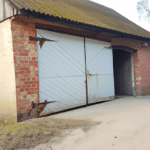 Jak samodzielnie naprawić bramę garażową: Porady dla początkujących