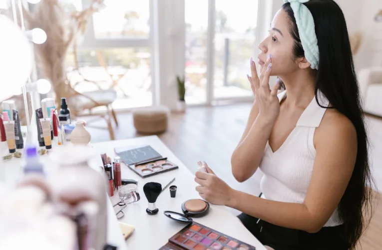 8 niesamowitych trików do makijażu które każda kobieta powinna znać