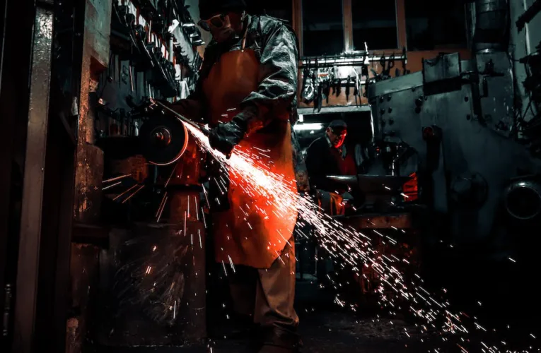 Przemysł ciężki: Motoryzacja i metalurgia – kluczowe filary nowoczesnej gospodarki