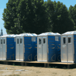Jakie są najlepsze oferty toalet przenośnych w Warszawie?